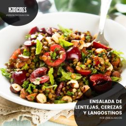 Ensalada de lentejas, cerezas y langostinos