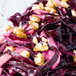 Ensalada de lombarda con manzana