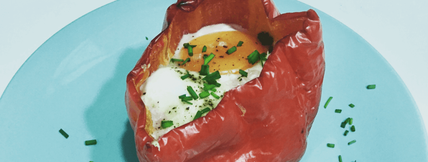 Pimientos rellenos de huevo y verduras