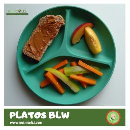Plato BLW: pan con crema de cacahuete, zanahoria, calabacín y nectarina.