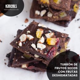 Turrón de frutos secos y fruta deshidratada