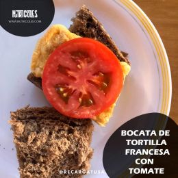 Bocata de tortilla francesa con tomate