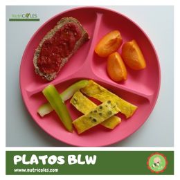 Platos BLW: pan con tomate, calabacín, tortilla de guisantes y albaricoque