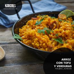 Arroz con tofu y verduras