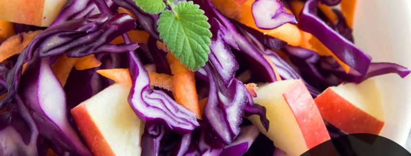 ENSALADA DE LOMBARDA, ZANAHORIA Y MANZANA